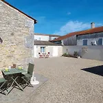 La Flottille, Holiday home